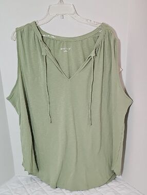 Ava & Viv Sage Green V-Neck Sleeveless Tie-Front Tank